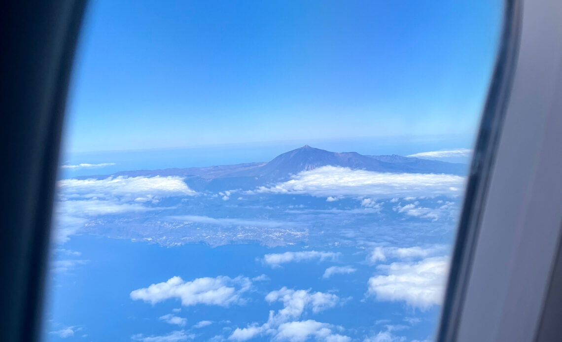 Vista del Teide aterrizando en Tenerife entre viaje y viaje